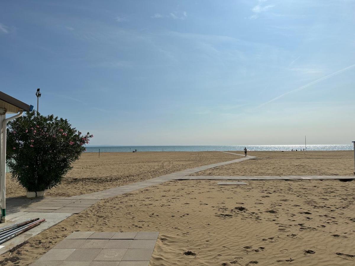 Beach Front Apartment Sabbiadoro Λινιάνο Σαμπιαντόρο Εξωτερικό φωτογραφία